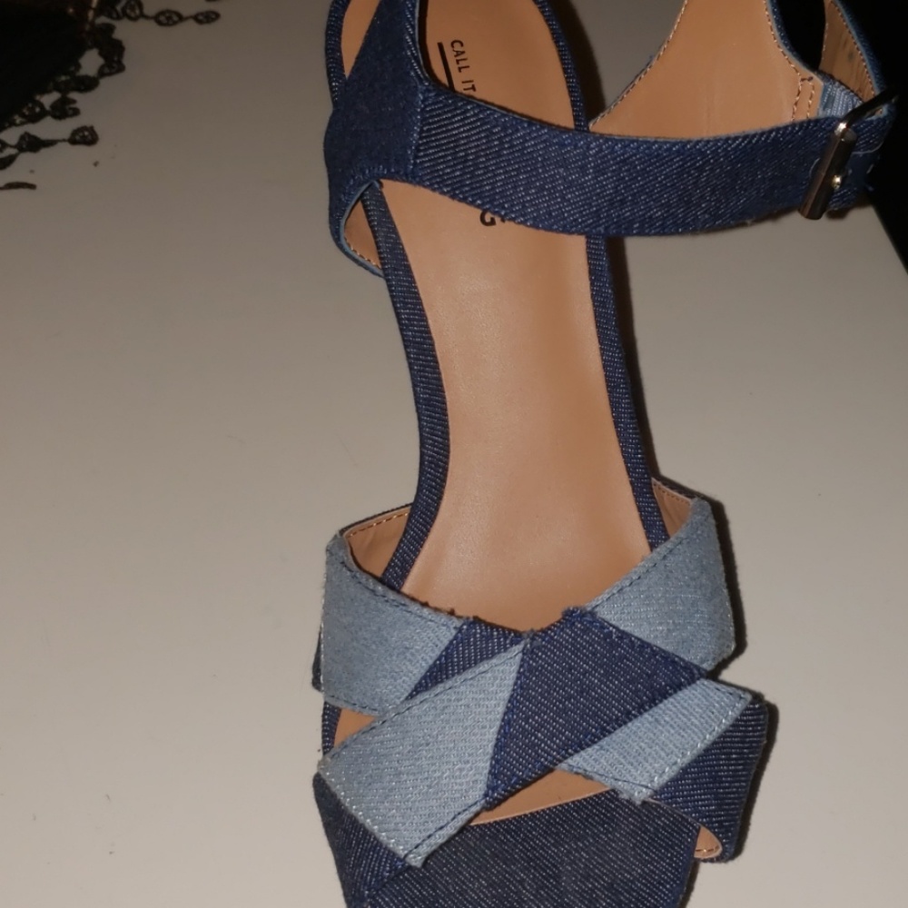 Shoes - Picture 3 of 4